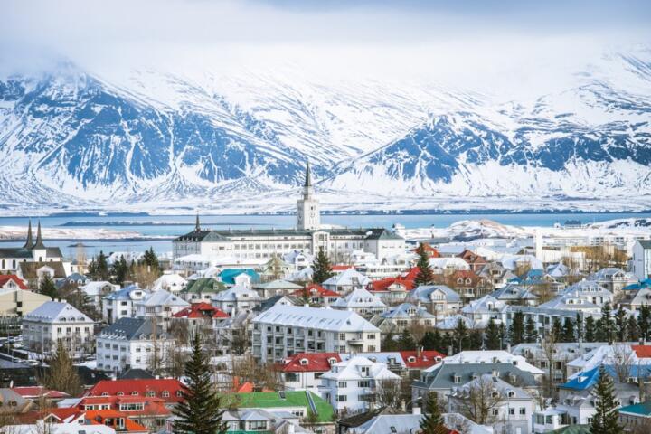 Iceland Winter: Daylight Hours by Month